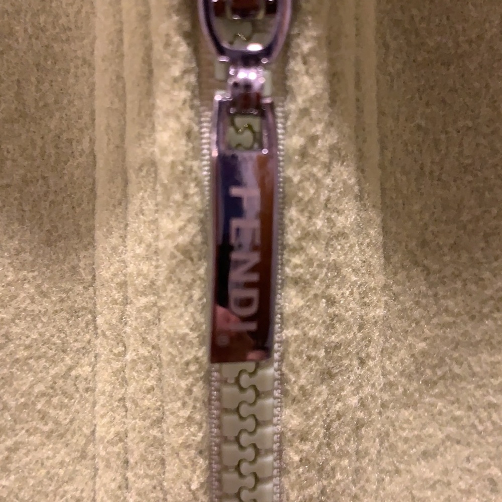 FENDI - Picture 3 of 4